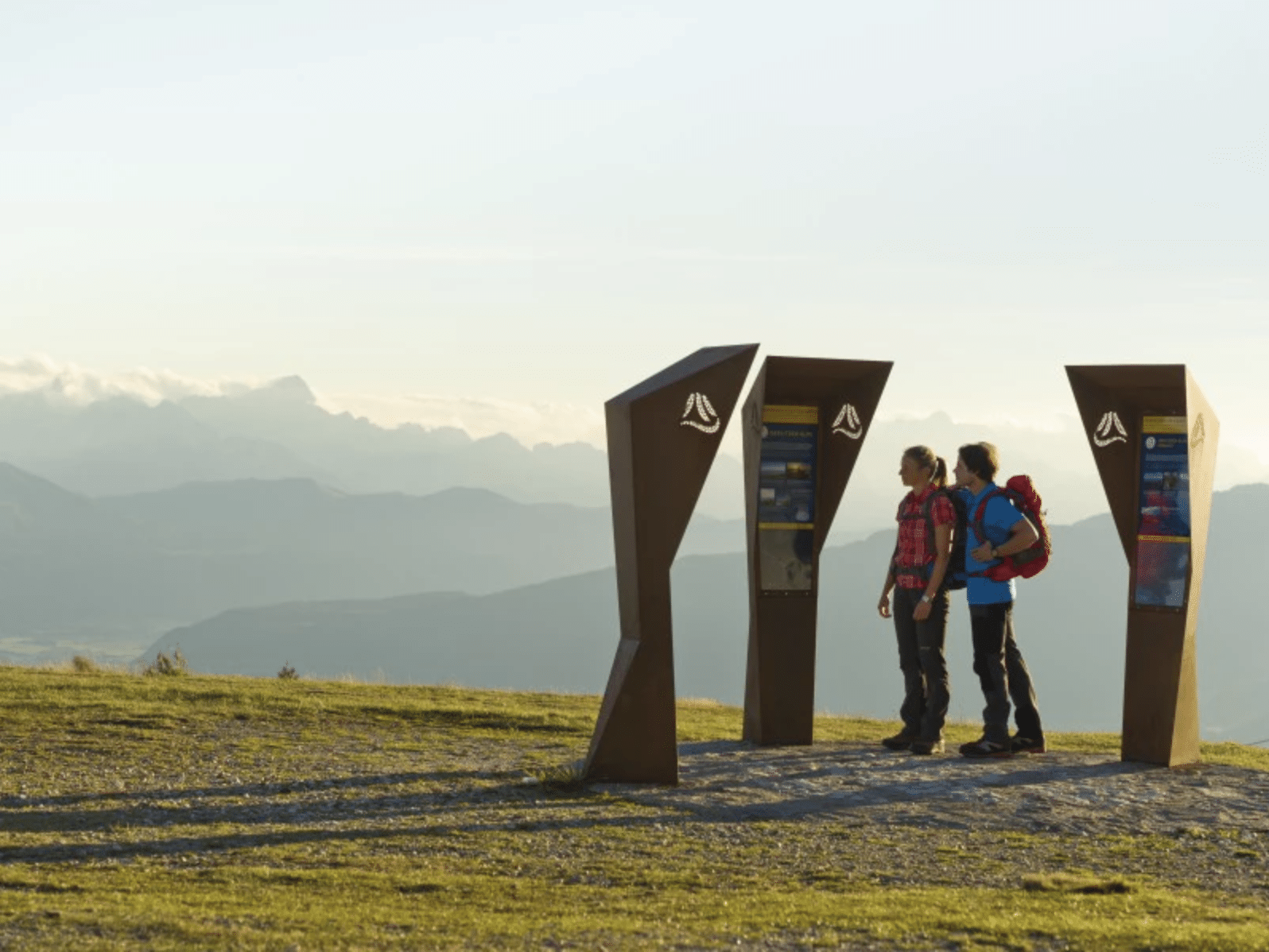 Alpe Adria Trail Infopoint Etappenende Etappenstart wandern Wanderung
