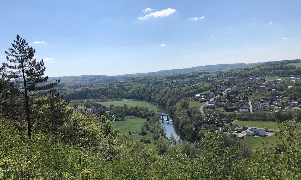 Wandern NRW auf dem Natursteig Sieg - Aussicht auf die Sieg auf Etappe 8