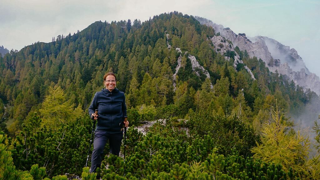 Couchflucht Sabrina Bechtold auf dem Weg zum Schwarzkogel beim Wandern auf dem Alpe Adria Trail