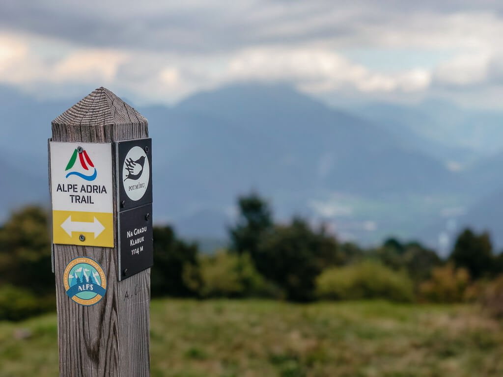 Wandern auf dem Alpe-Adria Trail am Monte Kolovrat