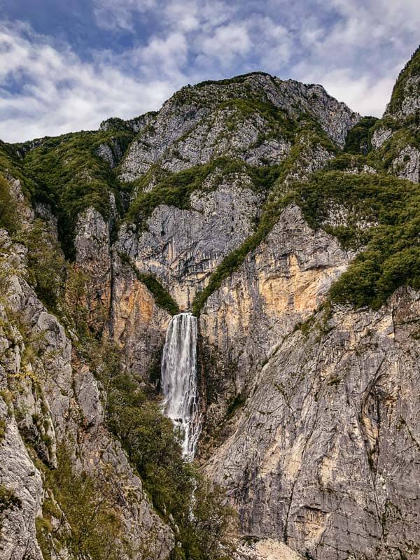 Wasserfall Slap Boka bei Bovec im Soca Tal auf dem Alpe Adria Trail