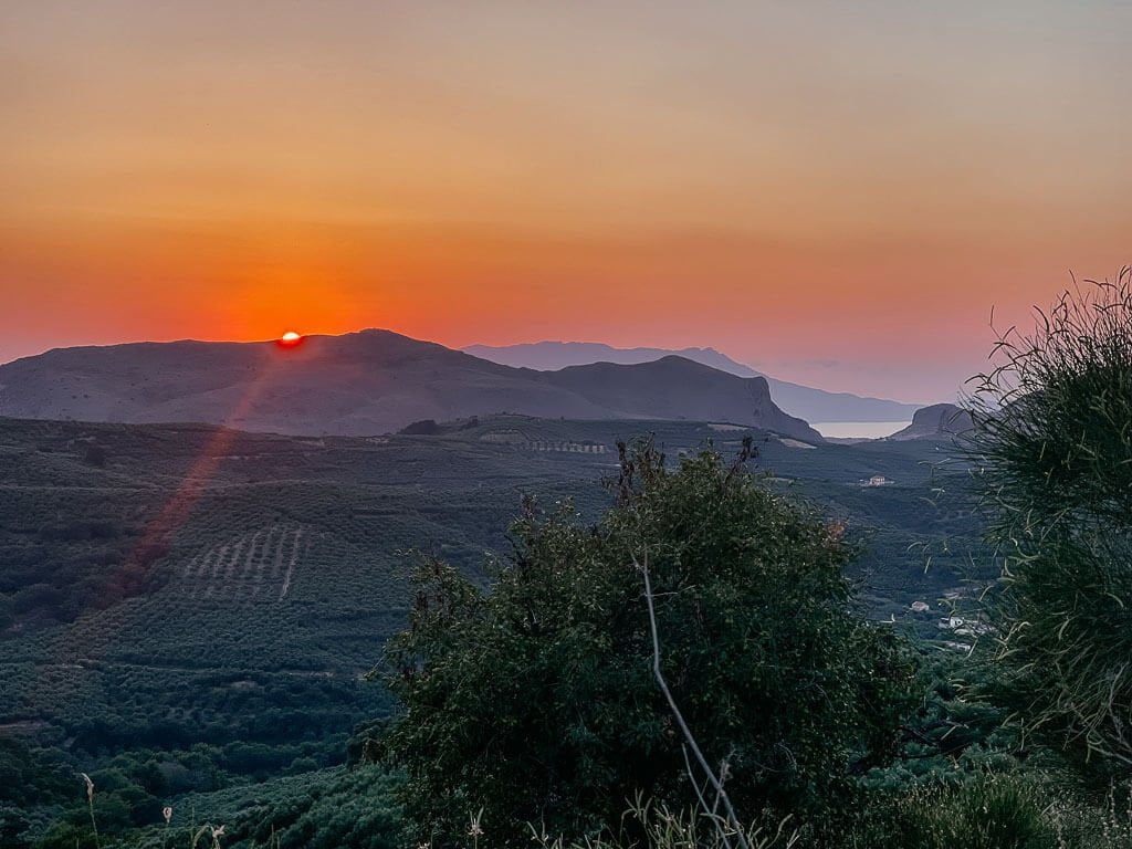 Sonnenuntergang in den Bergen auf Kreta