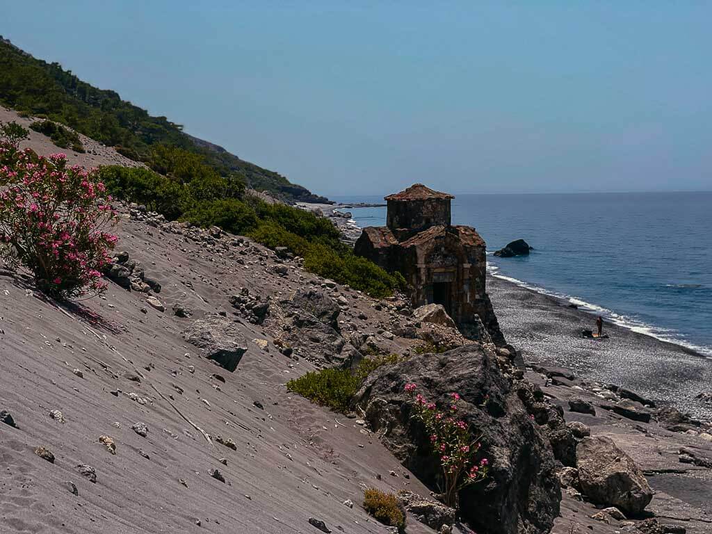 Byzantinische Kapelle am Meer auf dem Wanderweg von Agia Roumeli nach Loutro auf Kreta