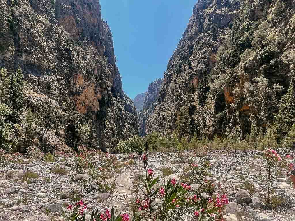 Kretas Schluchten - Samaria Schlucht mit Felsen und Oleander