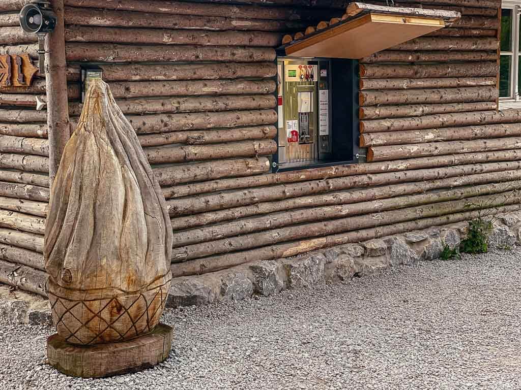 Softeis-Automat an den Hiebammen-Hütten bei Brilon im Sauerland