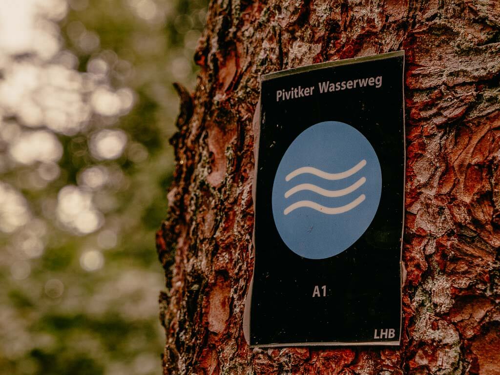 Pivitker Wasserweg Markierung Wanderweg im Teutoburger Wald