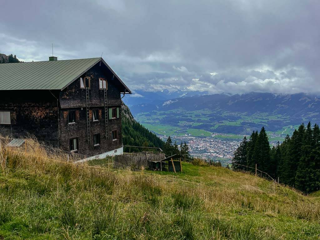 Berggasthof Grüntenhaus bei Sonthofen auf dem Wanderweg der Wandertrilogie Allgäu