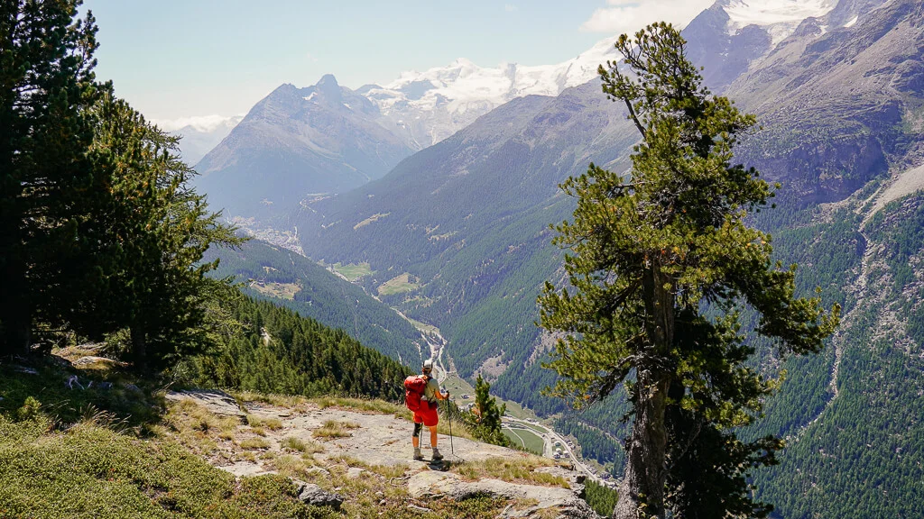 Aussichtspunkt beim Wandern im Saastal auf dem Gsponer Höhenweg
