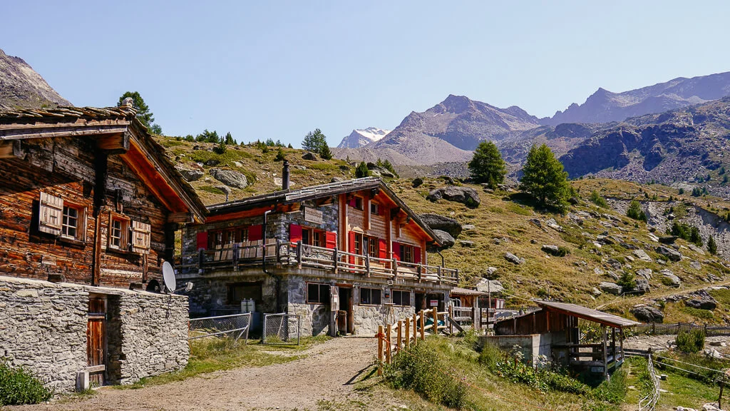 Saastal wandern auf dem Gsponer Höhenweg zum Hoferälpji