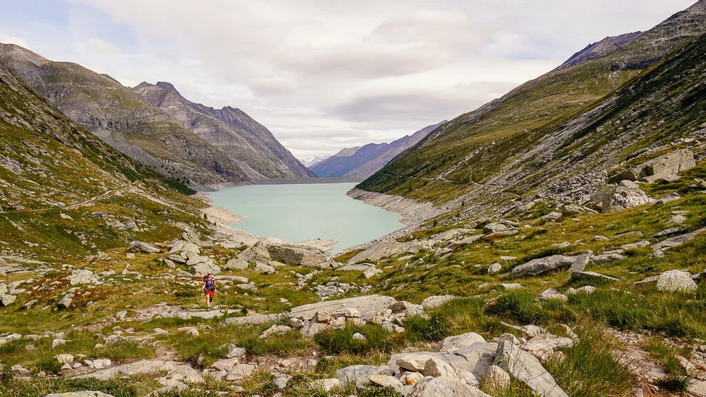 Wandern im Saastal vom Mattmark Stausee zum Monte-Moro-Pass