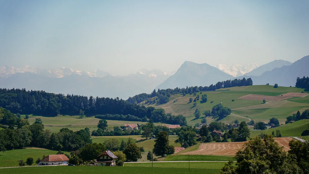 Ausblick auf die Alpen im Naturpark Gantrisch