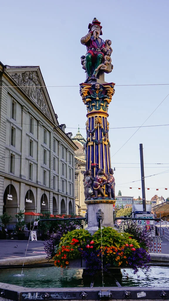 Kindlifresserbrunnen in der Altstadt von Bern
