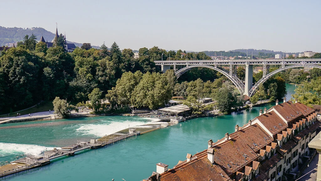 Aare-Panorama und Schwellenmätteli von der Münsterplattform in Bern