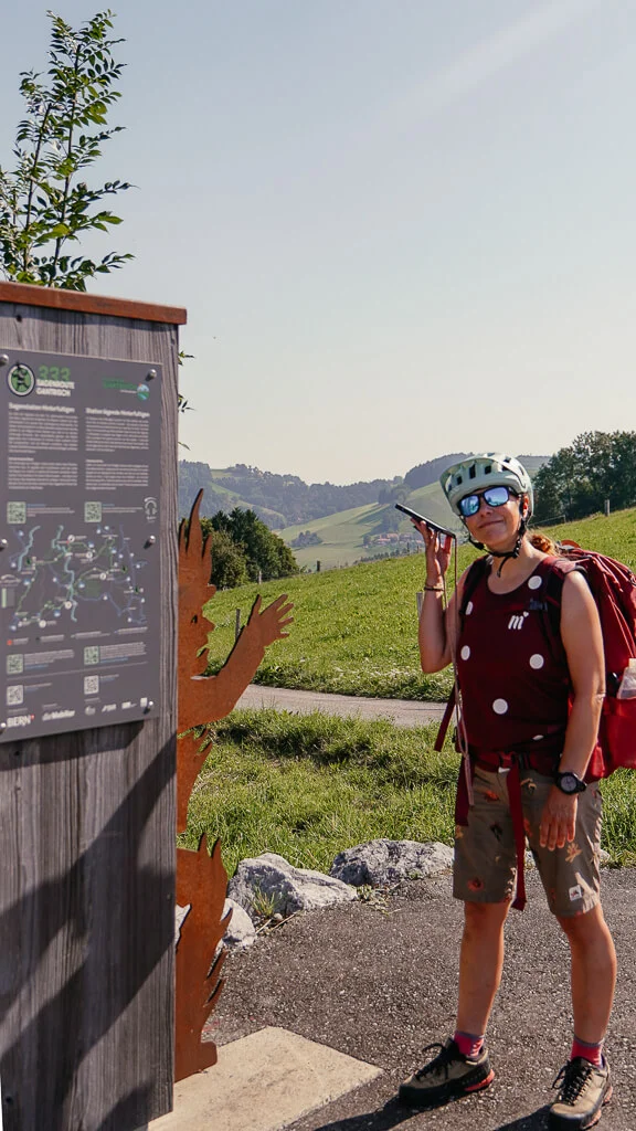 Naturpark Gantrisch - E-Bike Tour auf der Sagenroute - an der Sagenstation in Hinterfultigen