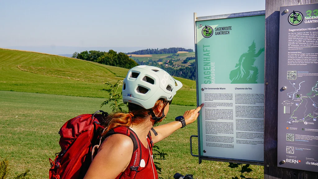 Naturpark Gantrisch - E-Bike Tour auf der Sagenroute - an der Sagenstation in Hinterfultigen