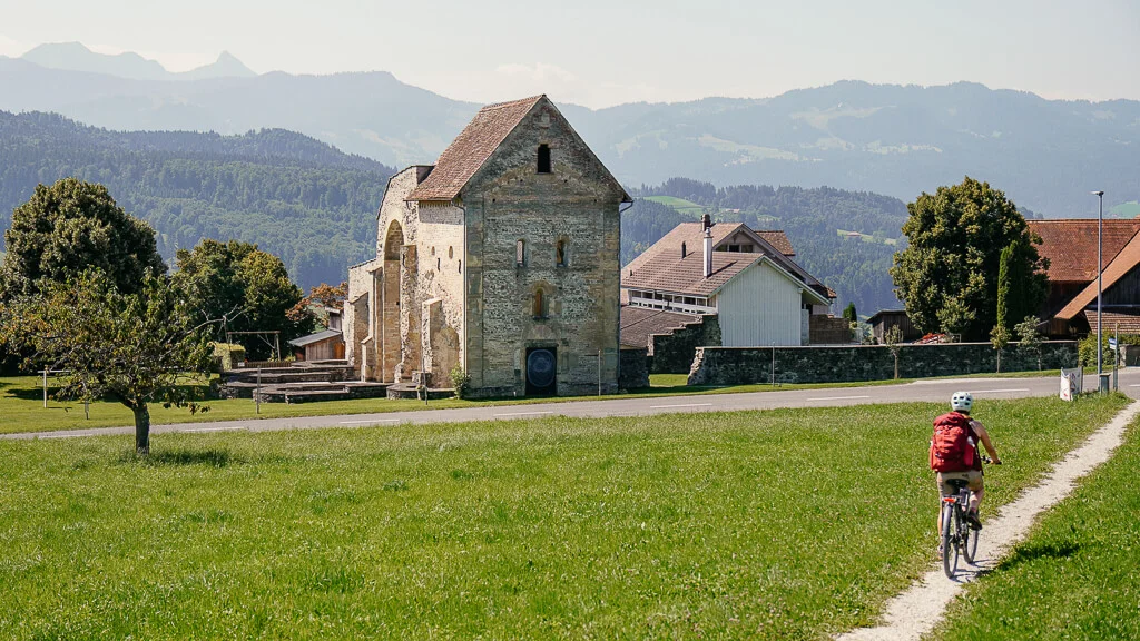 Naturpark Gantrisch - E-Bike Tour auf der Sagenroute an der Klosterruine Rüeggisberg