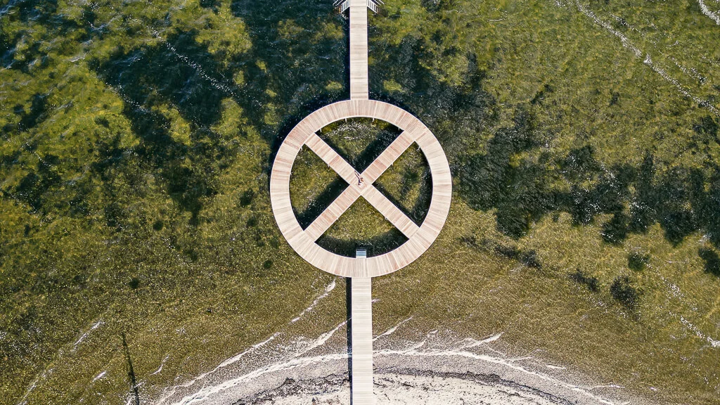 Badesteg am Strand von Mariager im Mariagerfjord in Himmerland, Dänemark