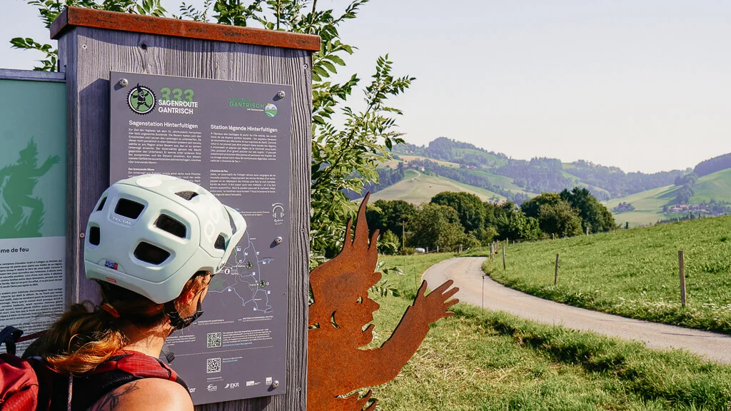 Naturpark Gantrisch - E-Bike Tour auf der Sagenroute - an der Sagenstation in Hinterfultigen