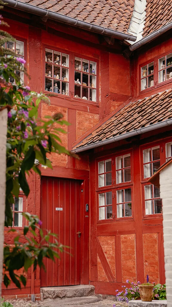 Rotes Fachwerkhaus des Museums Ehlers Samlingen im Haderslev, Südjütland