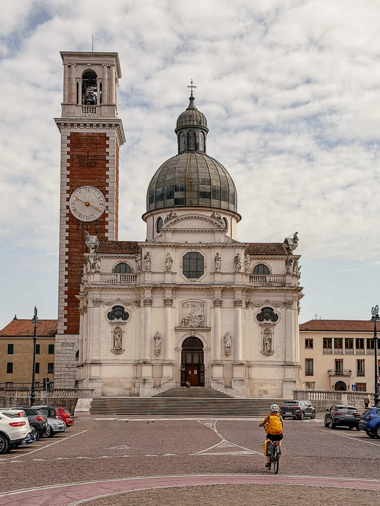 Couchflucht bei Radreise von Bozen nach Venedig am Monte Berico und der Wallfahrtskirche vor Vicenza