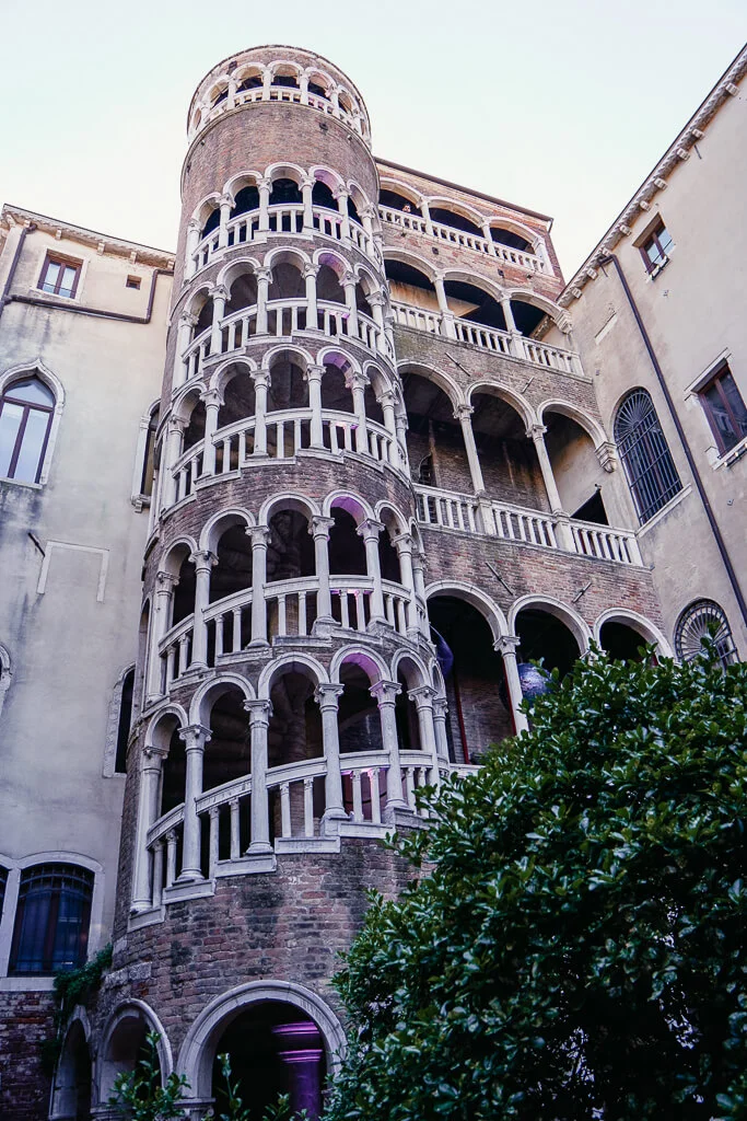 Wendeltreppe Scala Contarini del Bovolo in Venedig