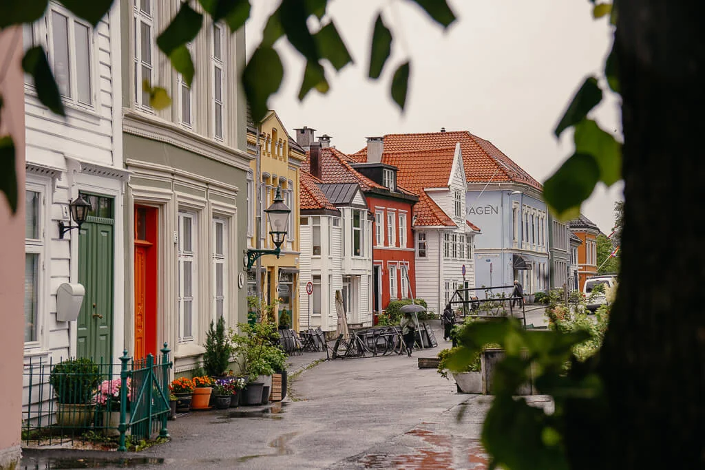 Bergen in Norwegen - bunte Holzhäuser im Viertel Nordes